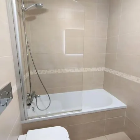 First Line With 3 Bedrooms And Parking,