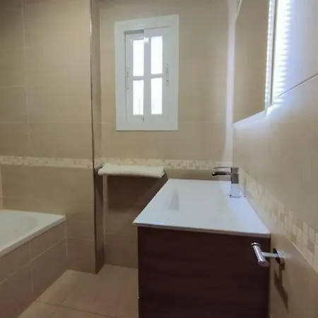 First Line With 3 Bedrooms And Parking, Apartment Nerja